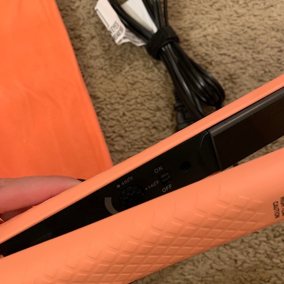 Amika Flat Iron - Picture 2 of 2